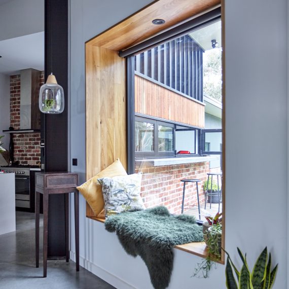 Suncatcher Family Home-window seat